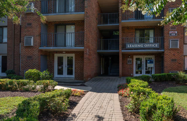 Parkway Apartments Gallery 1