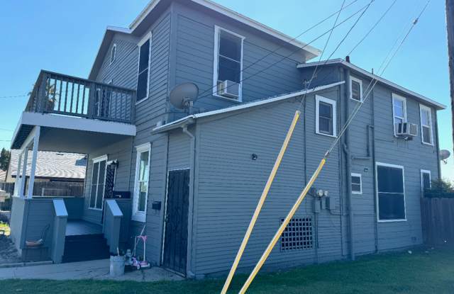 Nice duplex that is close to downtown photos photos