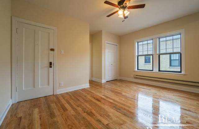 2842 W Orchard 19 Gallery 2