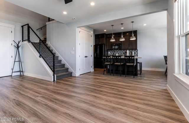 11901 N Shoreline Drive Gallery 3