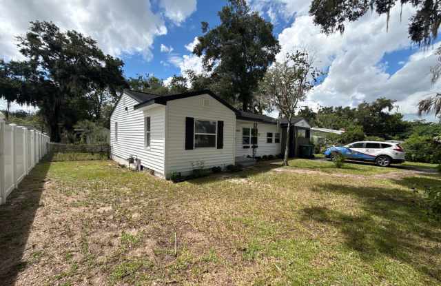 Remodeled 2/1 with flex room - Super Cute! Gallery 3