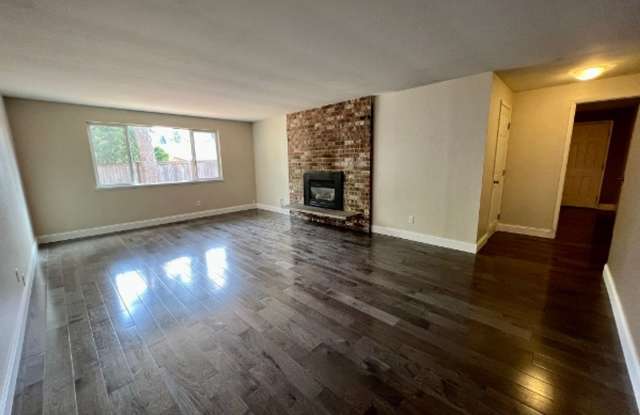 Pet Friendly 4 Bedroom! Gallery 4