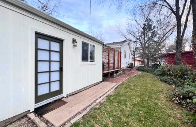 Fully furnished studio apartment in the North End! | 3-6 month leases available!! - 1807 North 25th Street, Boise, ID 83702