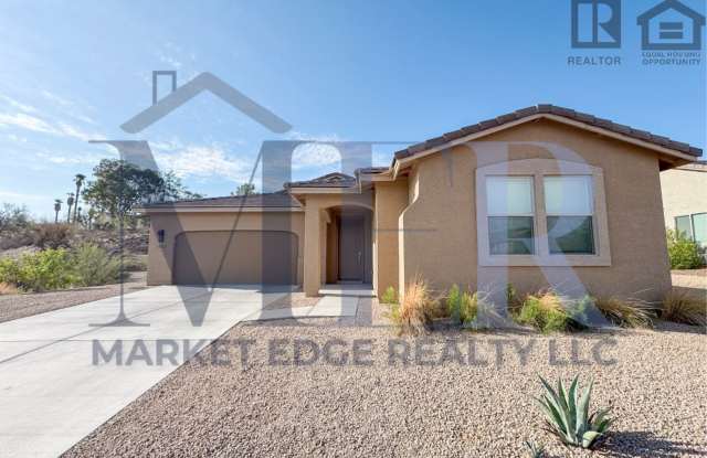 2Bed/2Bath Gated Turnkey Home in Wickenburg! Ready for Immediate Move-In! -- 4 CAR GARAGE! photos photos