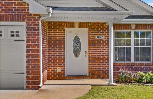 Pet Friendly Three Bedroom! Gallery 4