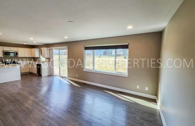 4 Bed 2.5 Bath Single Family Home Fully Fenced Back Yard in Adel. Gallery 3