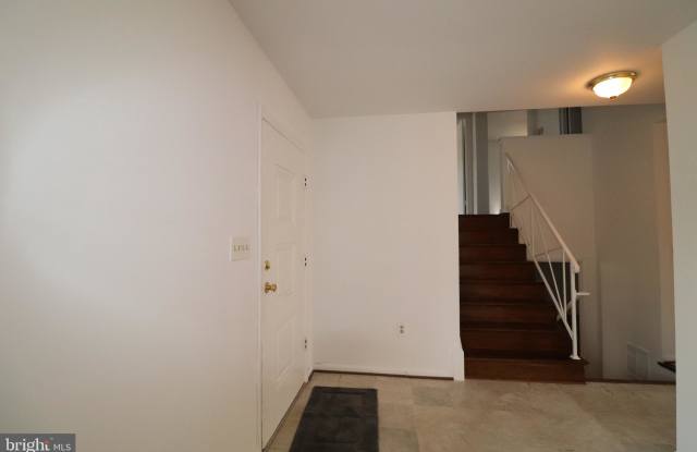 9230 SAINT ANDREWS PLACE Gallery 2