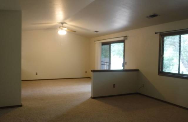Eastside Home In Oak Haven Neighborhood Gallery 3