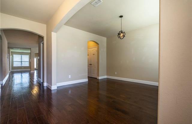 4709 Lazy Oaks Street Gallery 4