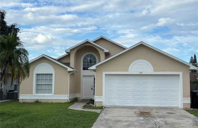 1767 BOXENEY DRIVE photos photos