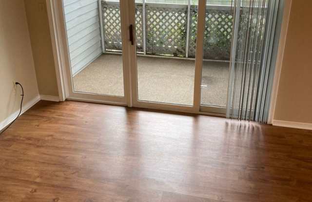 3 bedroom, 2.5 bath Condo: Gentry Quarters Complex Gallery 4