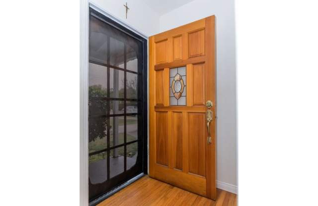 2939 Kelton Avenue Gallery 2