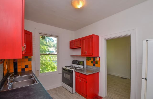 3929 Paxton Avenue Gallery 4
