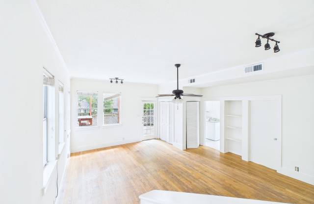 403 W 35th St photos photos