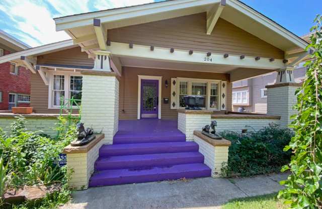 Charming 3 Bedroom Bungalow Style Home Located In Historic Mesta Park! photos photos