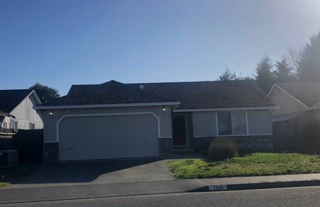 3 Bedroom, 2 bath Mckinleyville House with Garage and South Facing Yard photos photos