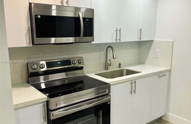 14201 N Kendall Dr photos photos