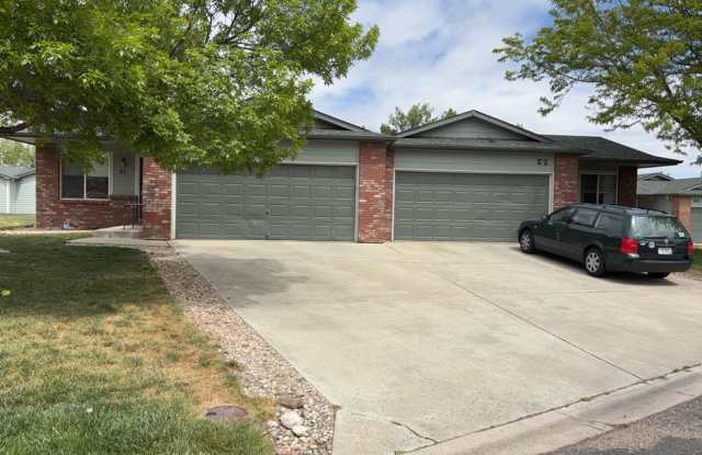 Great West-Side Duplex w/ Two-Car Garage photos photos Great West-Side Duplex w/ Two-Car Garage photos photos