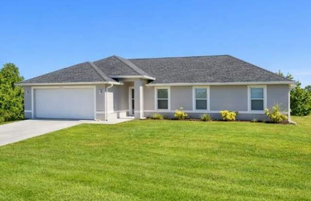 Spacious Three-Bedroom Home with Open Floor Plan, Large Yard & Screened Patio photos photos