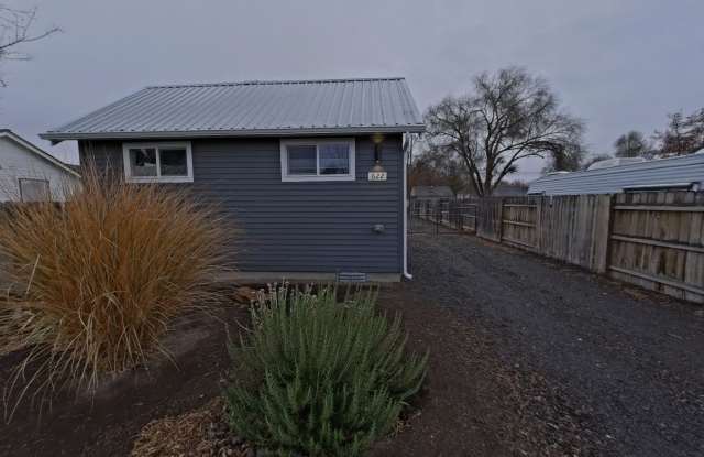 Lovely Remodeled 2 Bedroom Home in the heart of Prineville photos photos