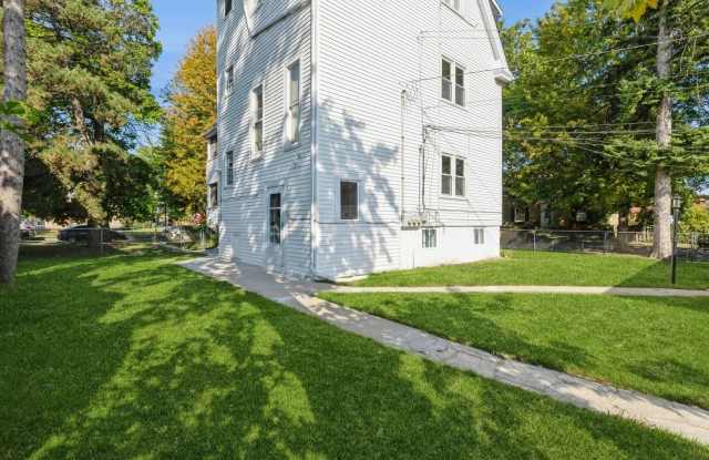 6867 N OTTAWA Avenue Gallery 2