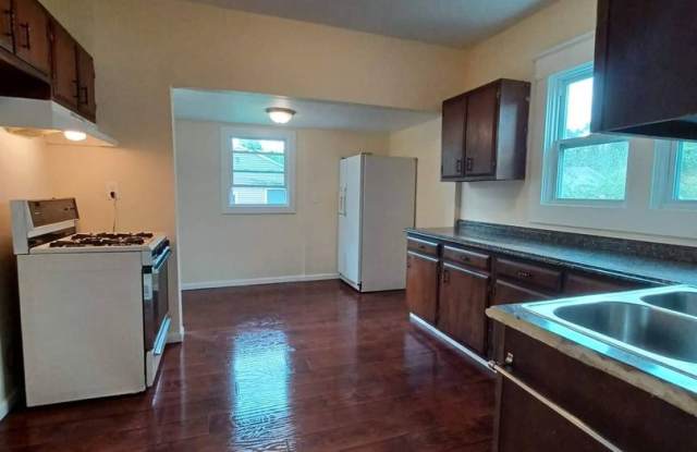 Home for Rent Northwest Rockford with Garage photos photos