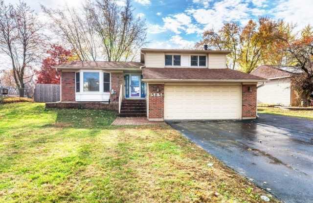 585 Cambridge Way photos photos