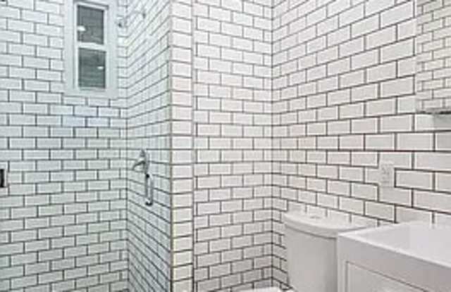 543 W 49th St Apt 12B Gallery 3