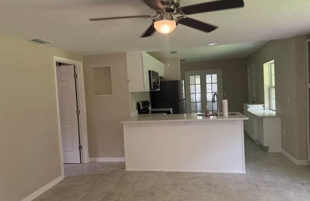 Remodeled 3/2 Belleview Rental Gallery 3