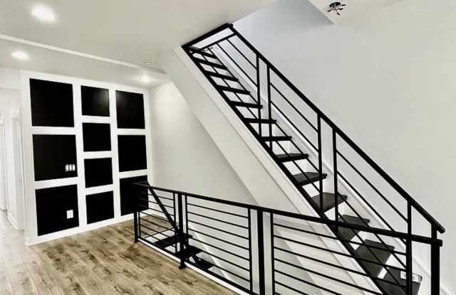 2105 E HUNTINGDON Street unit: 2 photos photos