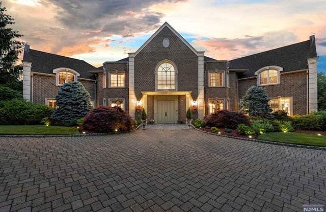 97 Hoover Drive - 97 Hoover Drive, Cresskill, NJ 07626