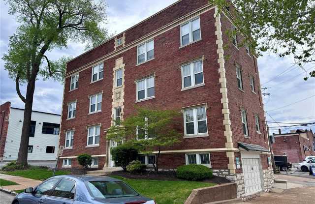 1010 Hi Pointe Place - 1010 Hi Pointe Place, St. Louis, MO 63117
