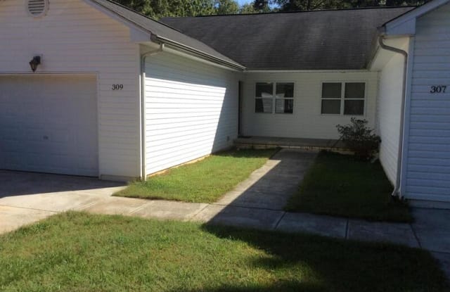 309 West McNeely Avenue - 309 West Mcneely Avenue, Mooresville, NC 28115