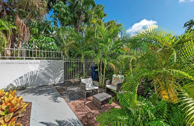 726 Jefferson Ave photos photos