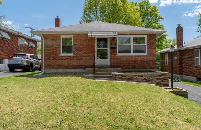 Darling 2 Bedroom Bungalow! Gallery 1
