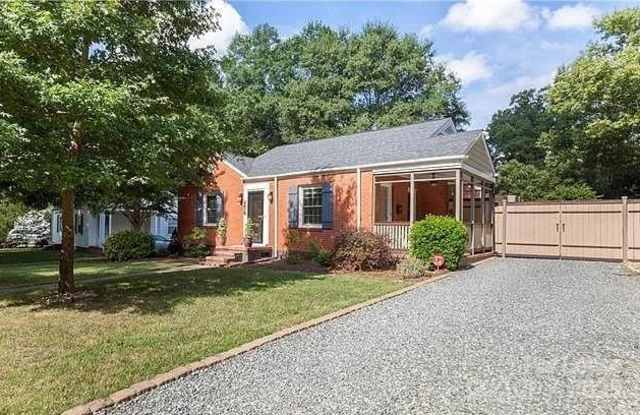 2618 Lumina Avenue photos photos