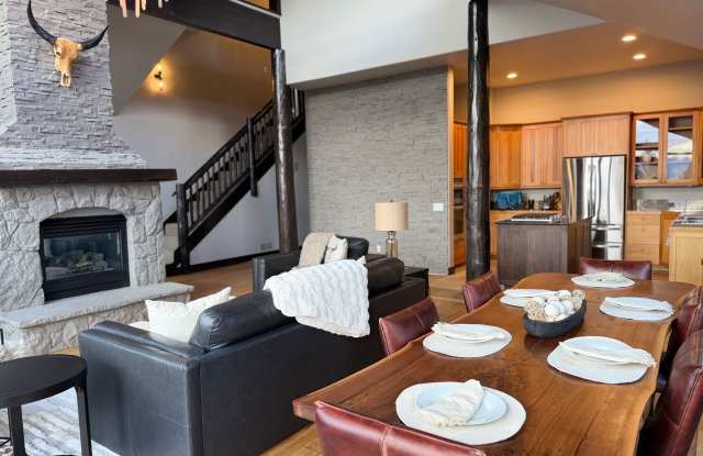 Gorgeous furnishings, Views, Luxury, Deck, Fireplaces, 4 bedroom in Breckenridge. Winter Seasonal, Close to bus route! photos photos