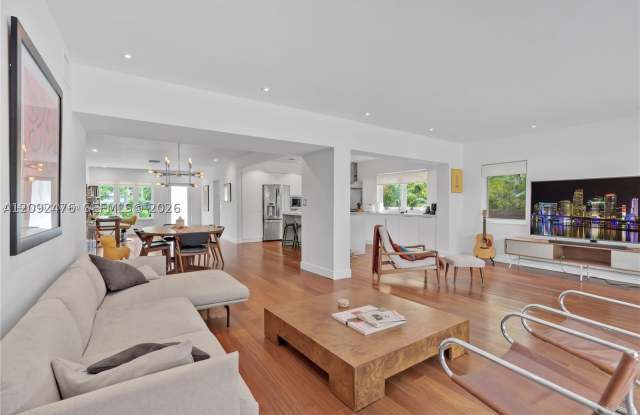 1749 Bay Dr Gallery 4