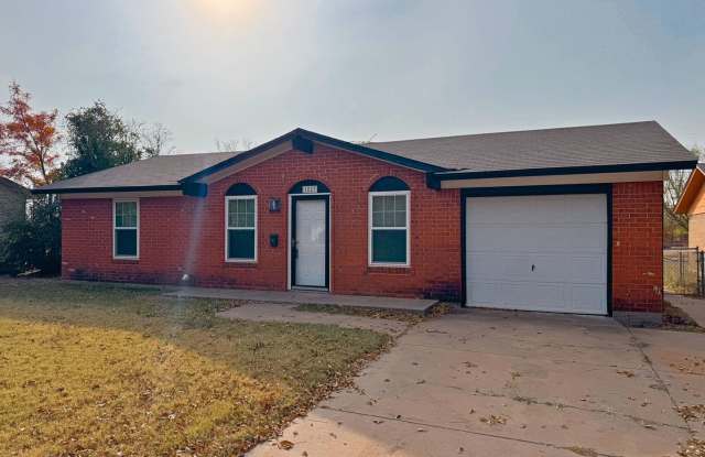 3 Bed 1.5 Bath Home Close to Sheppard AFB! - 1827 Eden Lane, Wichita Falls, TX 76306
