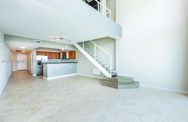 2000 Bay Dr Gallery 4