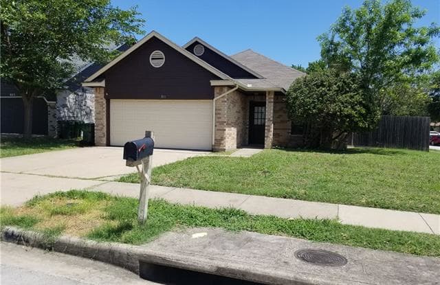 801 Melville Drive - 801 Melville Drive, Arlington, TX 76015
