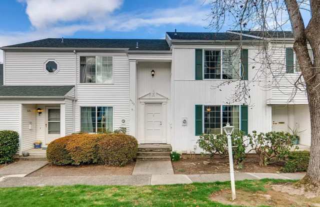 Lovely Townhome Located in Beaverton with Community Pool! Water/Sewer, Garbage & Recycling included in the Rent. photos photos