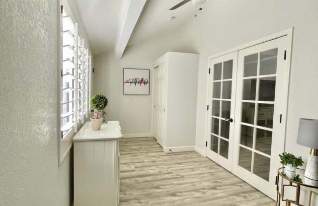 9040 E WINCHCOMB Drive Gallery 4