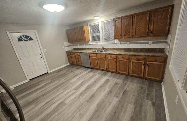 3/1 Newly remodeled, with detached garage Gallery 4