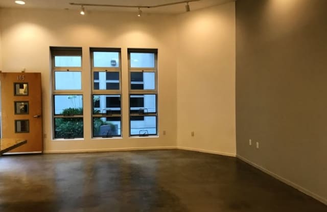 713 N Hudson Ave Gallery 4
