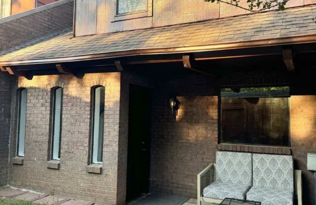 Fully furnished townhome for rent - 1255 East County Line Road, Jackson, MS 39211