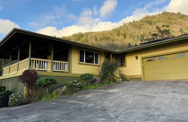 Beautiful 3 Bedroom / 2.5 Bathroom Home in Wailuku Heights! photos photos