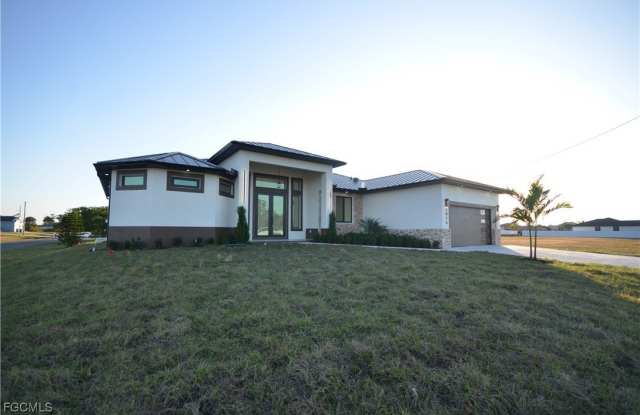 2416 Diplomat Parkway W Gallery 2