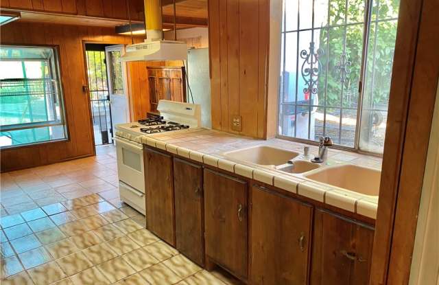 1295 Cedar Street Gallery 4