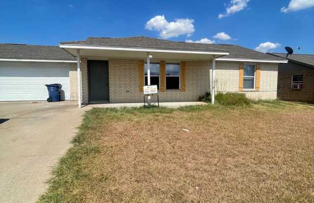 House For Lease In Old Granbury Estates 3 bed 2 bath 2 car garage www.txlec.com photos photos